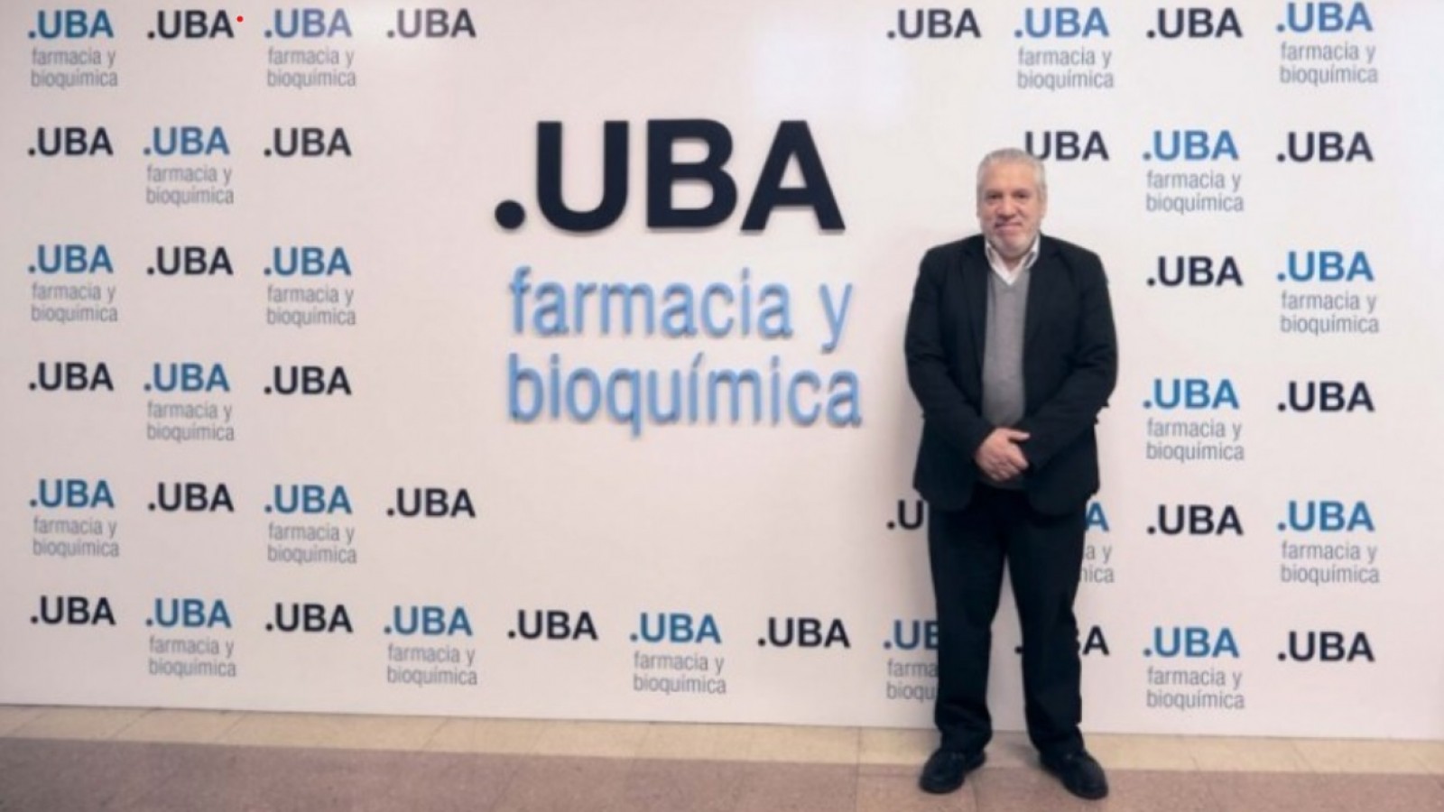 El decano de Farmacia consideró "redundante" el anuncio del Gobierno: los extranjeros no residentes no pueden cursar en universidades públicas